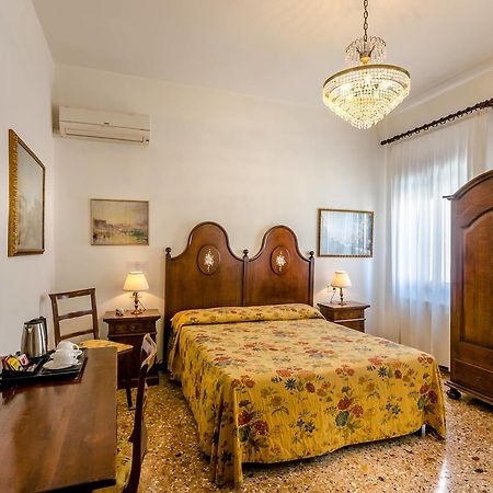 Casa Rezzonico Bed and Breakfast Venetië Buitenkant foto