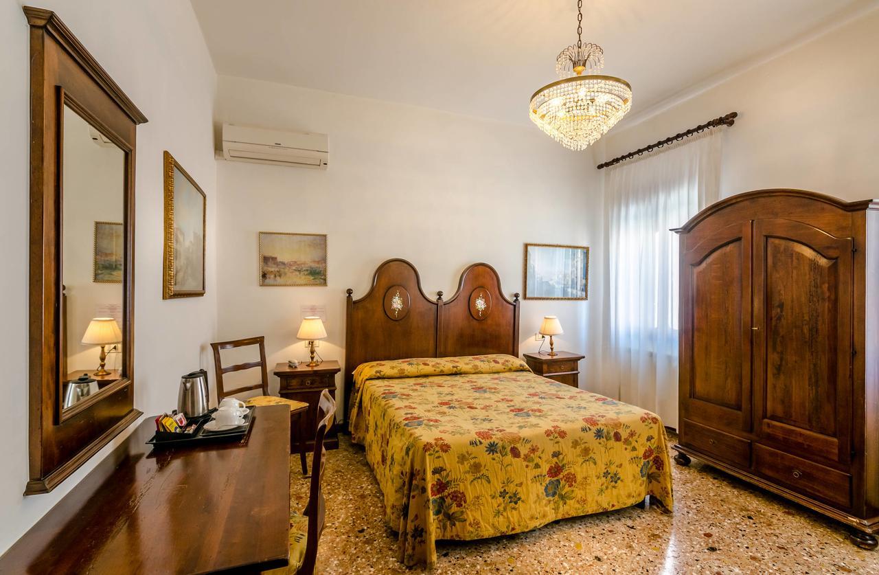 Casa Rezzonico Bed and Breakfast Venetië Buitenkant foto